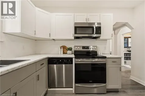 148 Huxley Avenue South Hamilton ON L8K 2R1