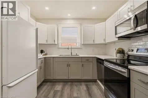 148 Huxley Avenue South Hamilton ON L8K 2R1