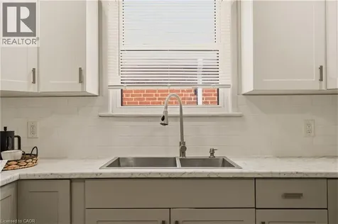 148 Huxley Avenue South Hamilton ON L8K 2R1
