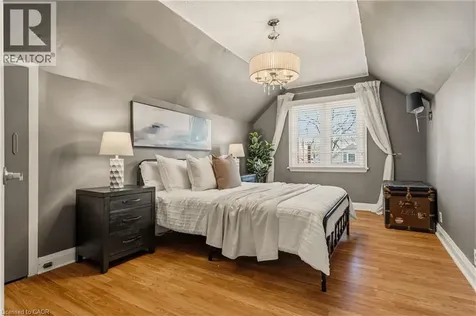 148 Huxley Avenue South Hamilton ON L8K 2R1