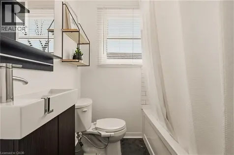 148 Huxley Avenue South Hamilton ON L8K 2R1
