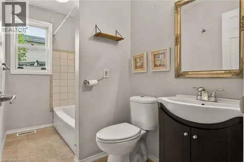 148 Huxley Avenue South Hamilton ON L8K 2R1