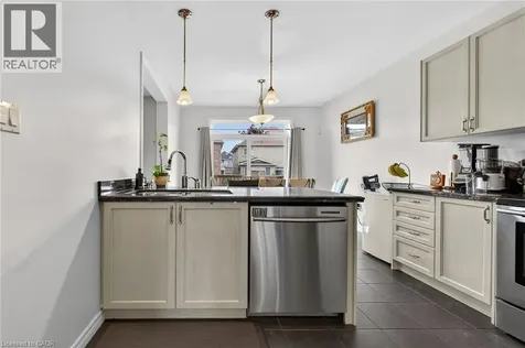 44 Matteo Trail Hamilton ON L9B 0E6