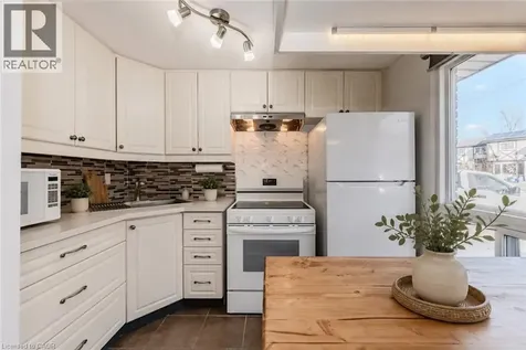 550 Parkview Crescent Cambridge ON N3H 4X7