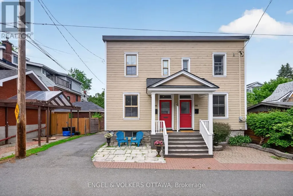 140 River Lane Ottawa ON K1M 1T1