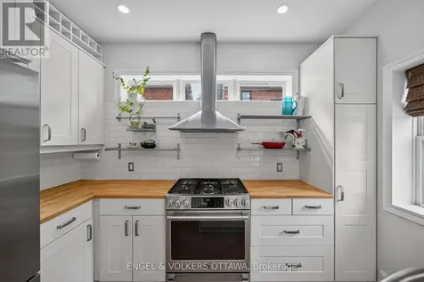 140 River Lane Ottawa ON K1M 1T1