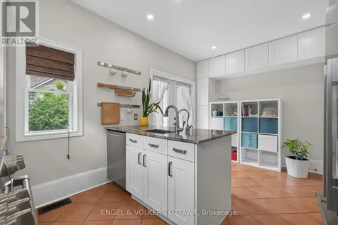 140 River Lane Ottawa ON K1M 1T1