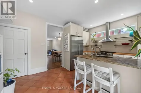 140 River Lane Ottawa ON K1M 1T1