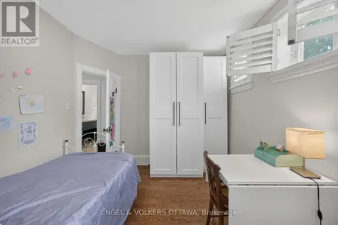 140 River Lane Ottawa ON K1M 1T1