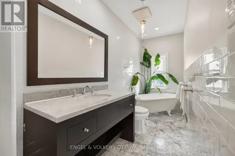 140 River Lane Ottawa ON K1M 1T1
