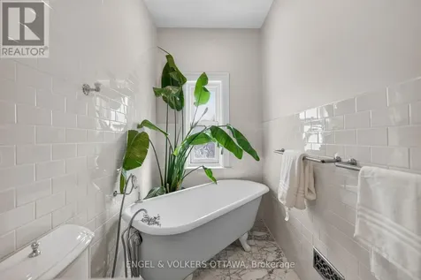 140 River Lane Ottawa ON K1M 1T1