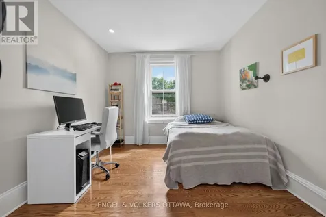 140 River Lane Ottawa ON K1M 1T1