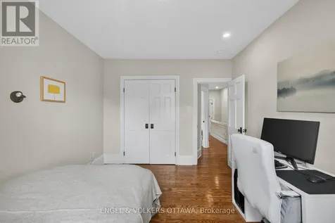 140 River Lane Ottawa ON K1M 1T1