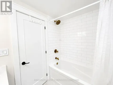 11 Reistview Street Kitchener ON N2E 4H1