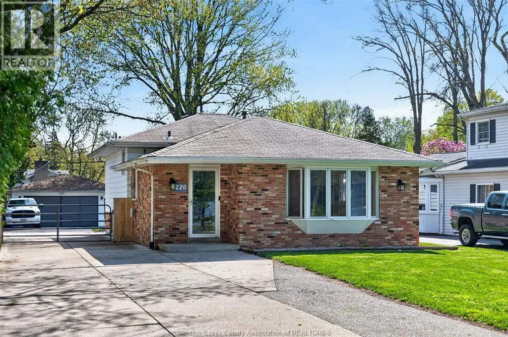 226 Edgewater Boulevard Tecumseh ON N8N 2H2