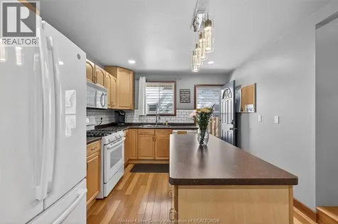 226 Edgewater Boulevard Tecumseh ON N8N 2H2