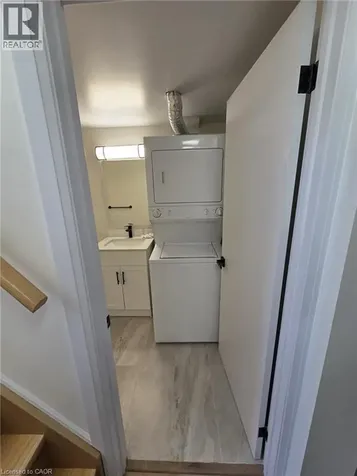 12 Ferndale Avenue St. Catharines ON L2P 1V3