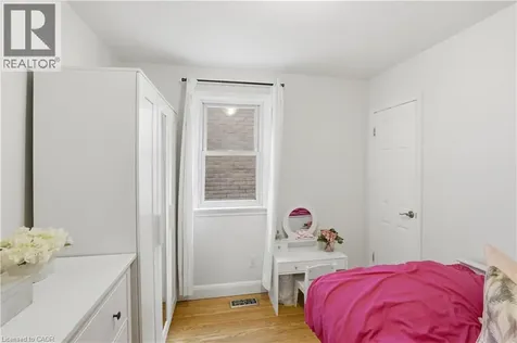 29 Shadyside Avenue Hamilton ON L8V 3E2