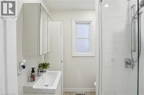 29 Shadyside Avenue Hamilton ON L8V 3E2