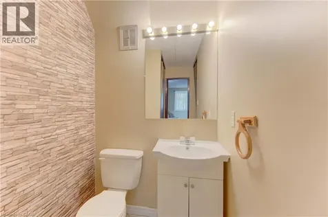 71 Vanier Drive Kitchener ON N2C 1J4