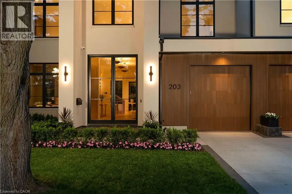 203 Weybourne Road Oakville ON L6K 2T7
