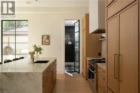 203 Weybourne Road Oakville ON L6K 2T7