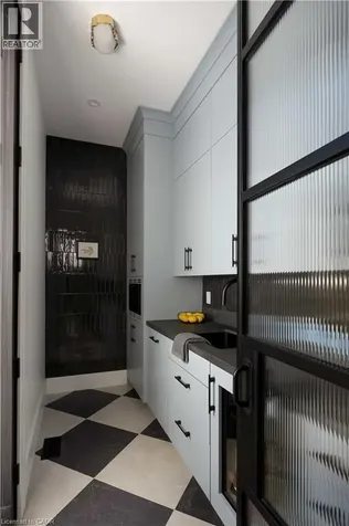 203 Weybourne Road Oakville ON L6K 2T7