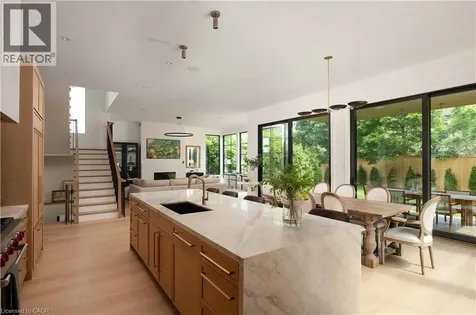 203 Weybourne Road Oakville ON L6K 2T7