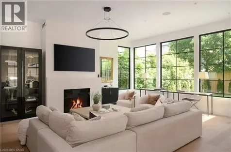 203 Weybourne Road Oakville ON L6K 2T7