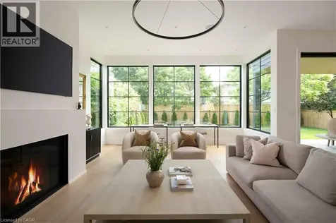 203 Weybourne Road Oakville ON L6K 2T7