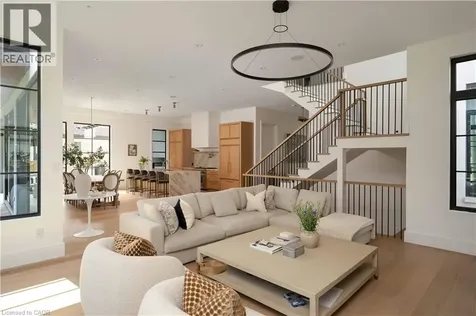 203 Weybourne Road Oakville ON L6K 2T7