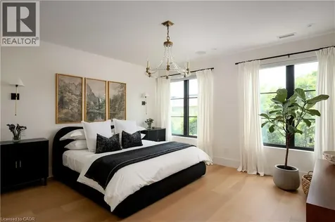 203 Weybourne Road Oakville ON L6K 2T7