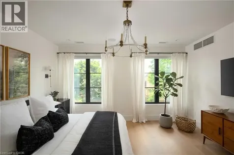 203 Weybourne Road Oakville ON L6K 2T7