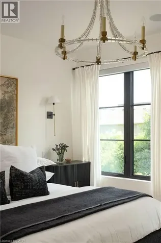 203 Weybourne Road Oakville ON L6K 2T7