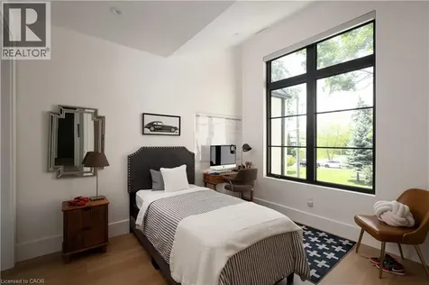 203 Weybourne Road Oakville ON L6K 2T7