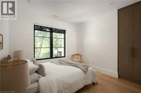 203 Weybourne Road Oakville ON L6K 2T7