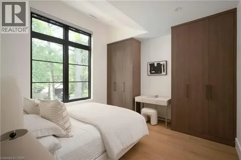 203 Weybourne Road Oakville ON L6K 2T7
