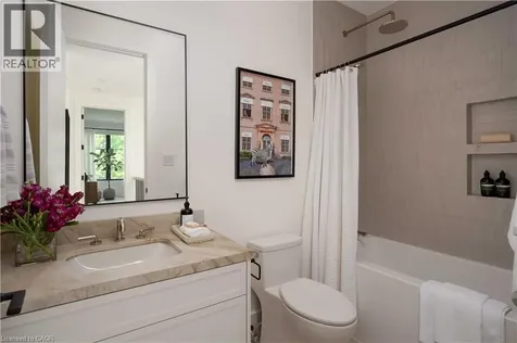 203 Weybourne Road Oakville ON L6K 2T7