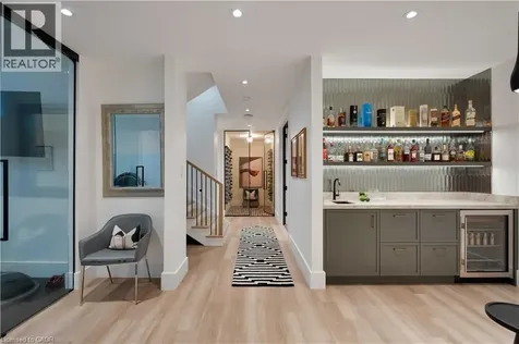 203 Weybourne Road Oakville ON L6K 2T7