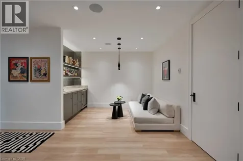 203 Weybourne Road Oakville ON L6K 2T7