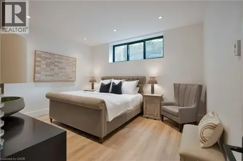 203 Weybourne Road Oakville ON L6K 2T7