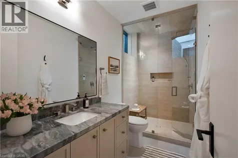 203 Weybourne Road Oakville ON L6K 2T7