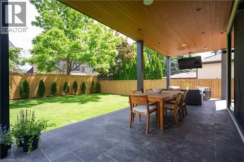 203 Weybourne Road Oakville ON L6K 2T7