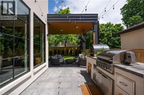 203 Weybourne Road Oakville ON L6K 2T7
