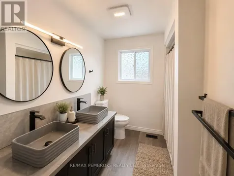 58 Selkirk Street Petawawa ON K8H 1P4
