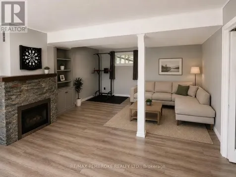 58 Selkirk Street Petawawa ON K8H 1P4