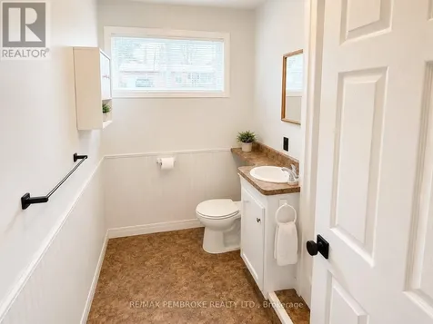 58 Selkirk Street Petawawa ON K8H 1P4