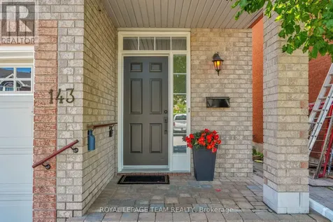 143 Tall Oak Private Ottawa ON K1G 6T3