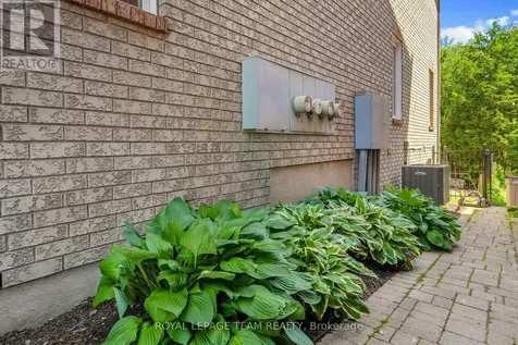 143 Tall Oak Private Ottawa ON K1G 6T3
