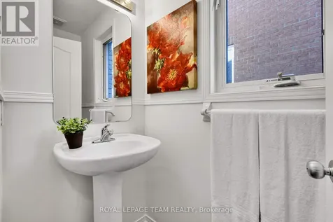 143 Tall Oak Private Ottawa ON K1G 6T3